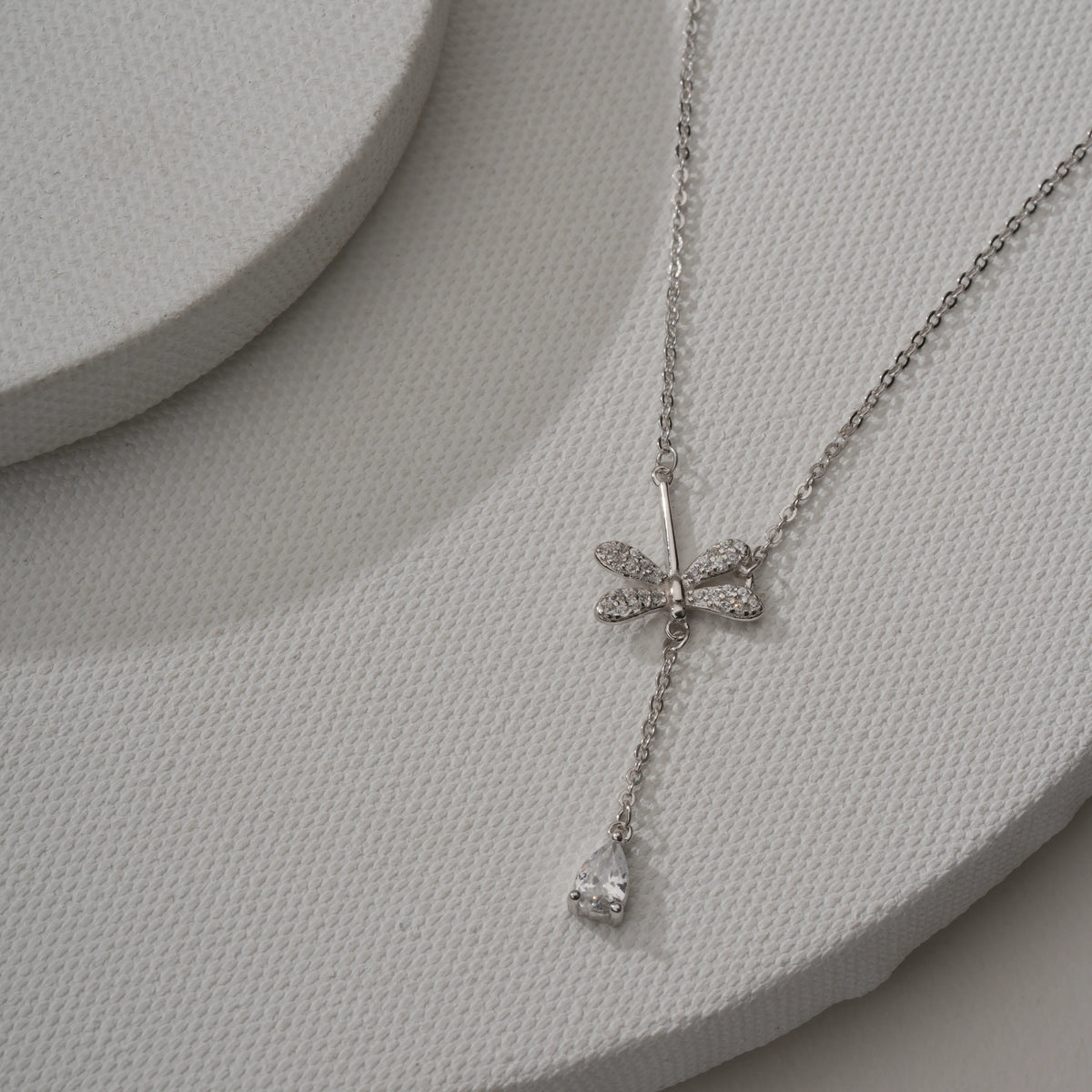 Dragonfly dewdrop chain