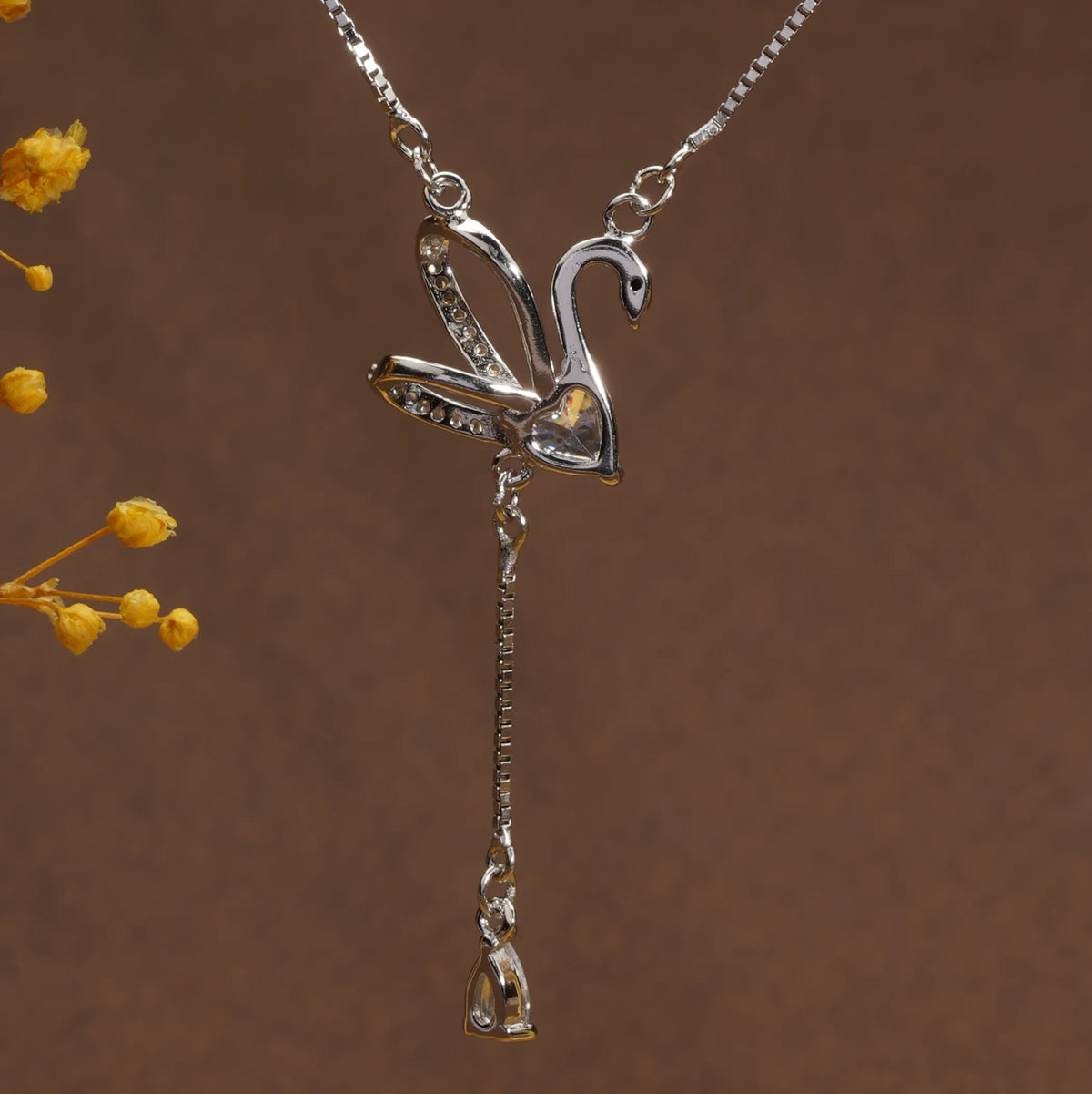 Magnificent swan chain
