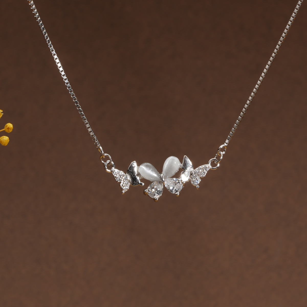 Joyful butterflies chain