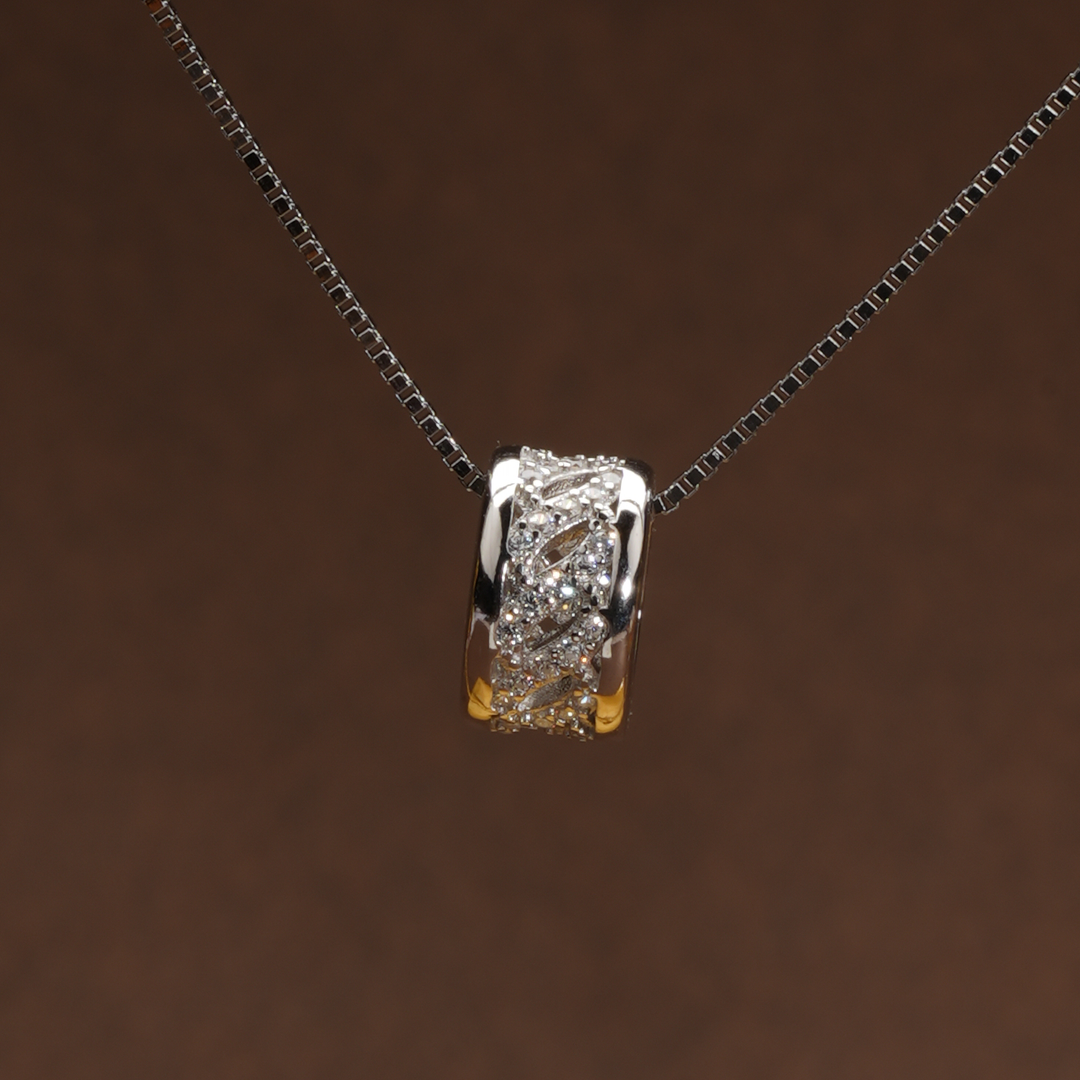 Gleam Pendant Chain