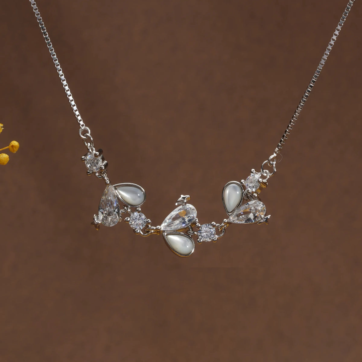 Crystal cluster chain