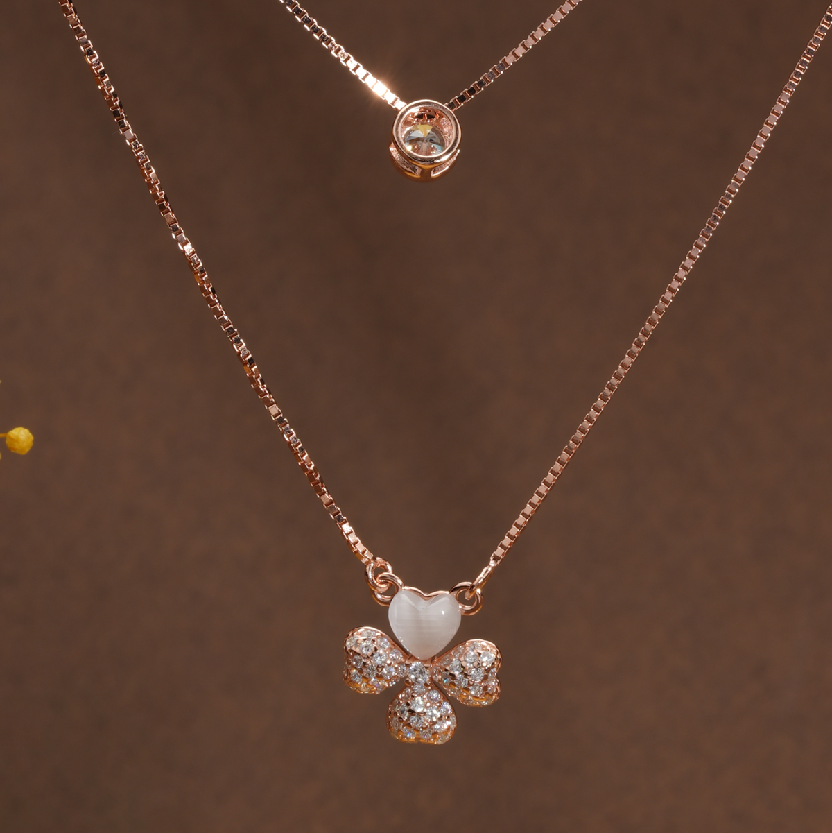 Clover layered chain