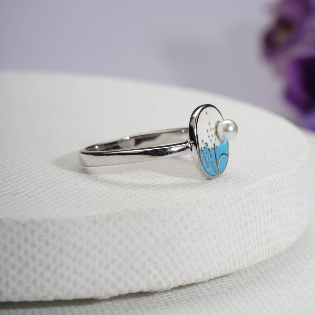 Blue & white vista ring