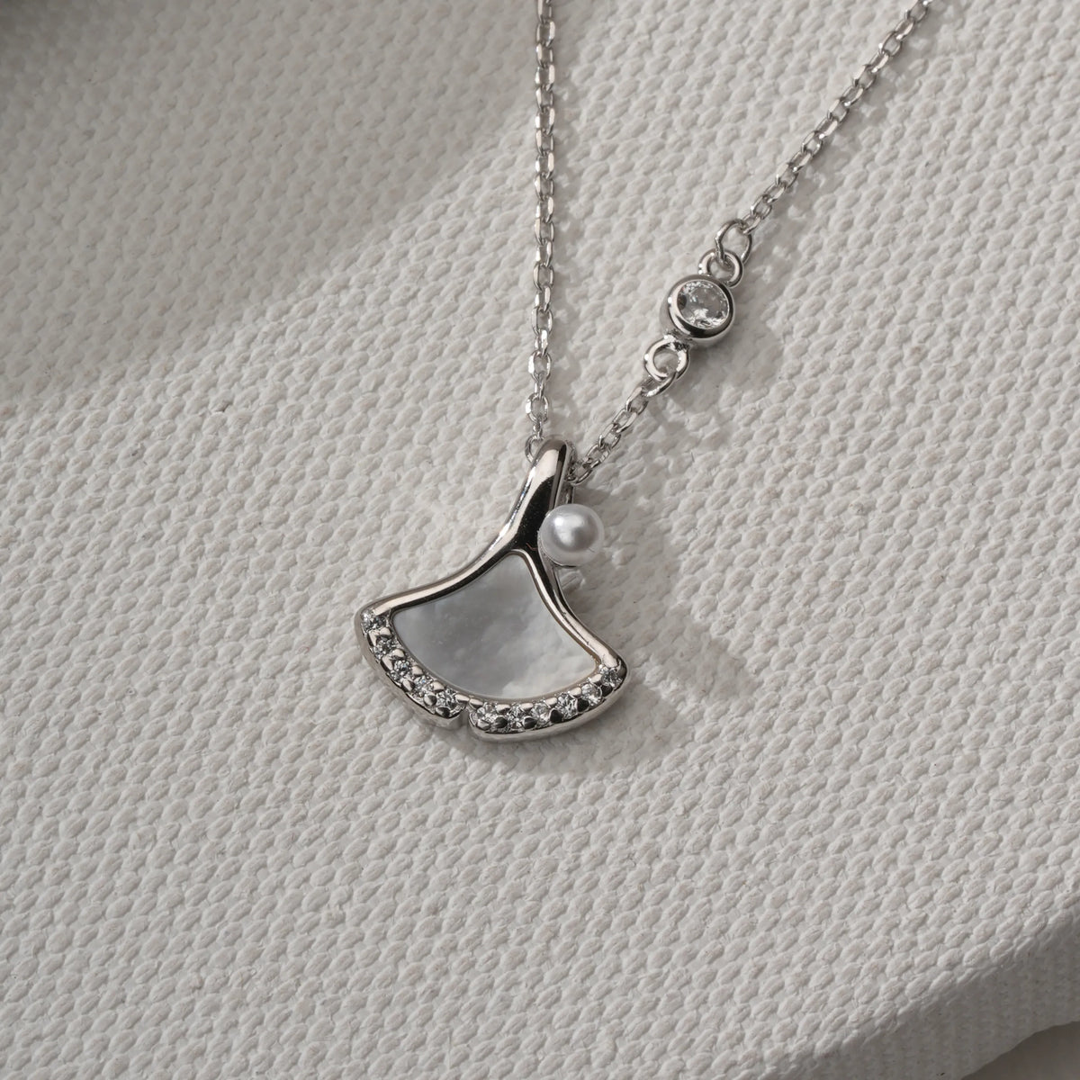Pearl ginkgo grace chain