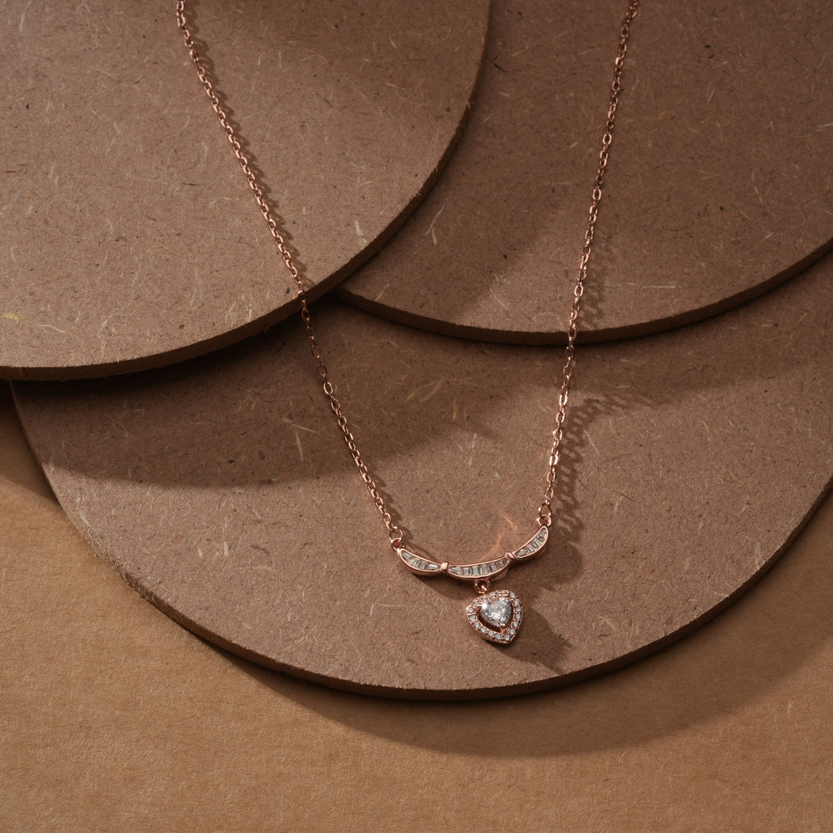Tiara heart pendant chain