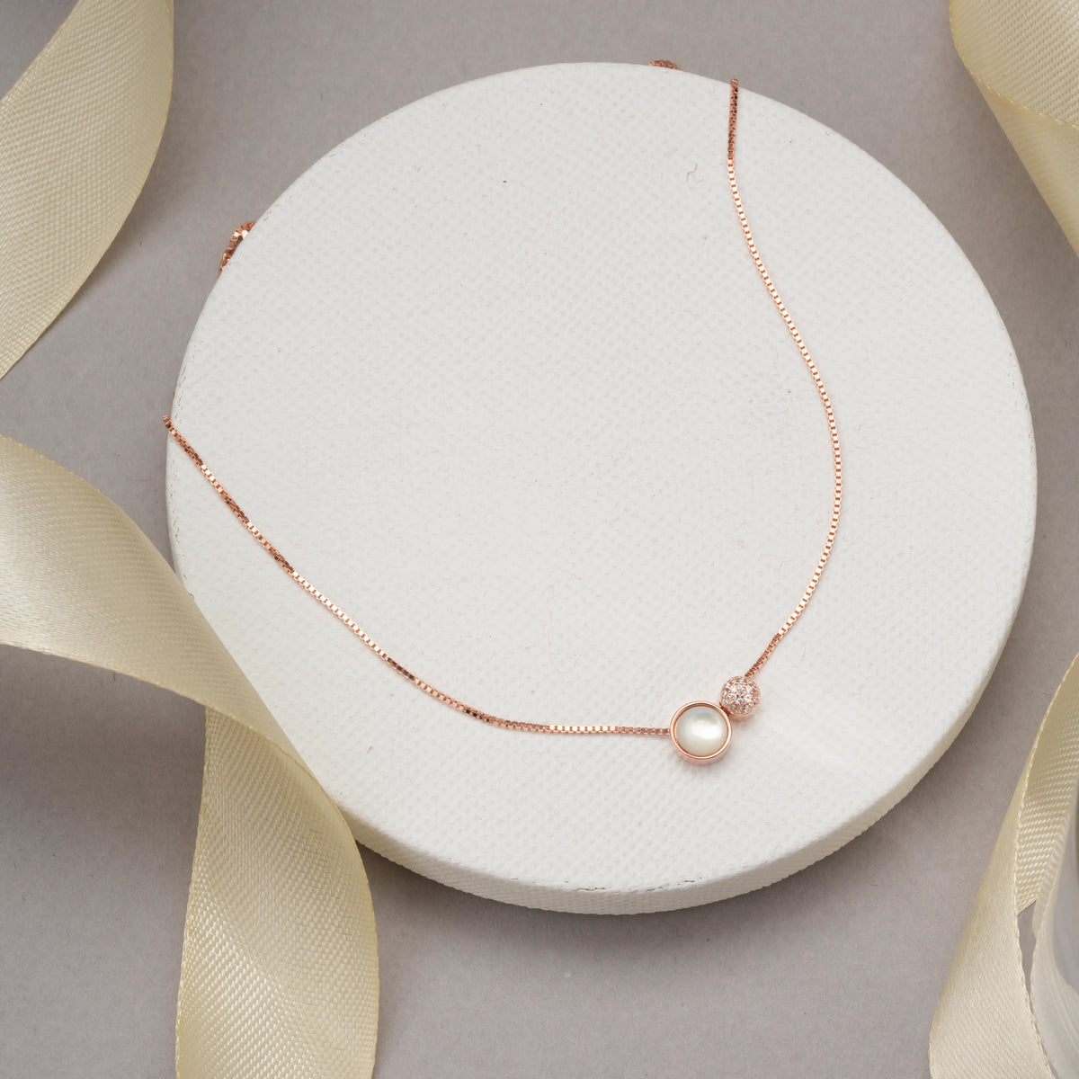 Glimmering shore chain