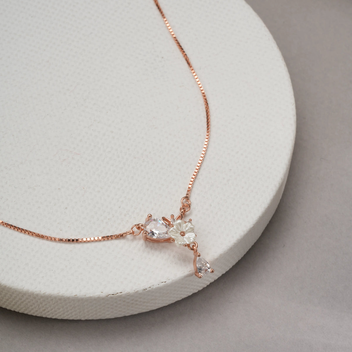 Daisy dewdrop chain