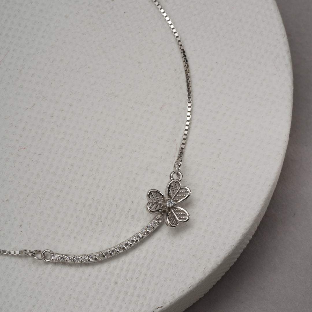 Tri- Petal Clover Chain