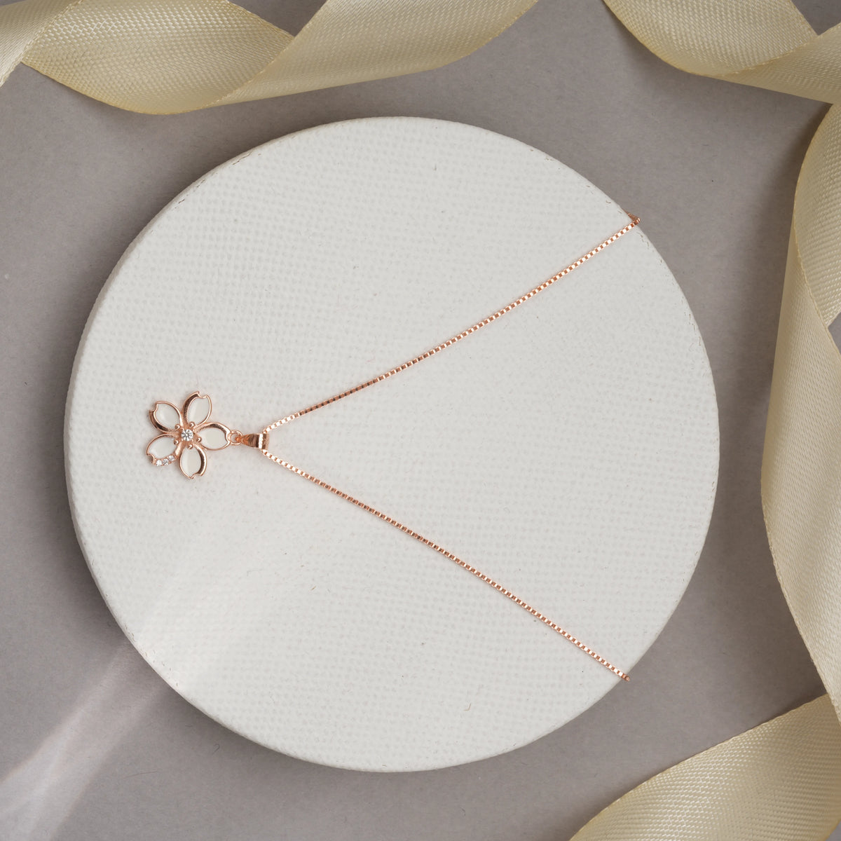 White sakura chain