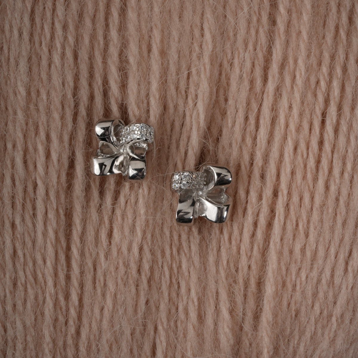 Clarisse bow studs