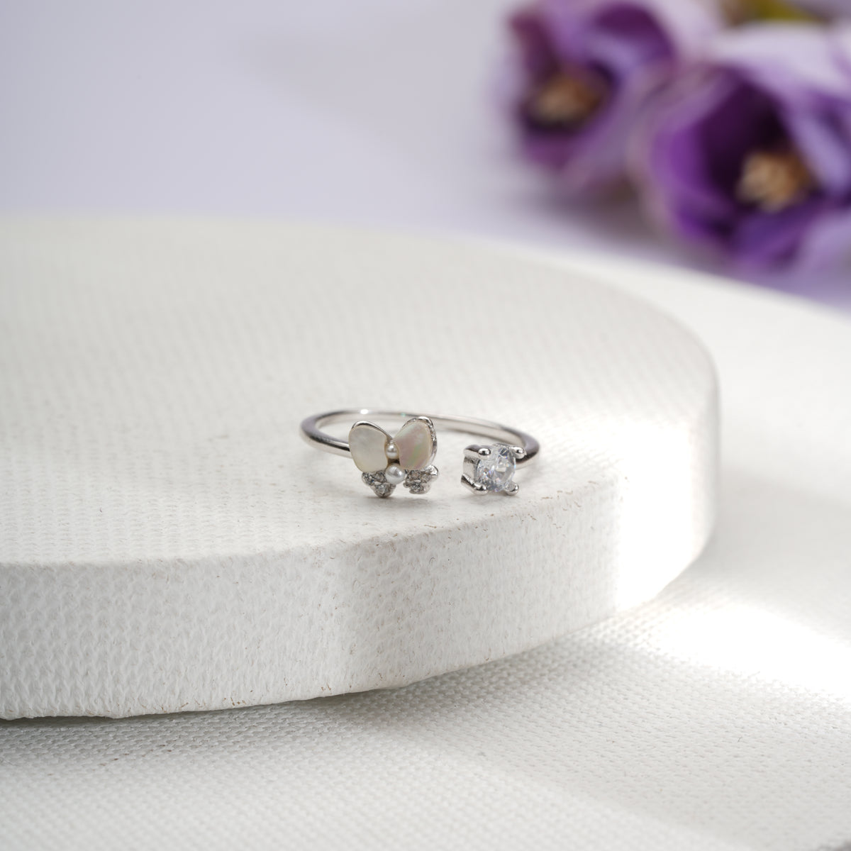 Nova butterfly ring