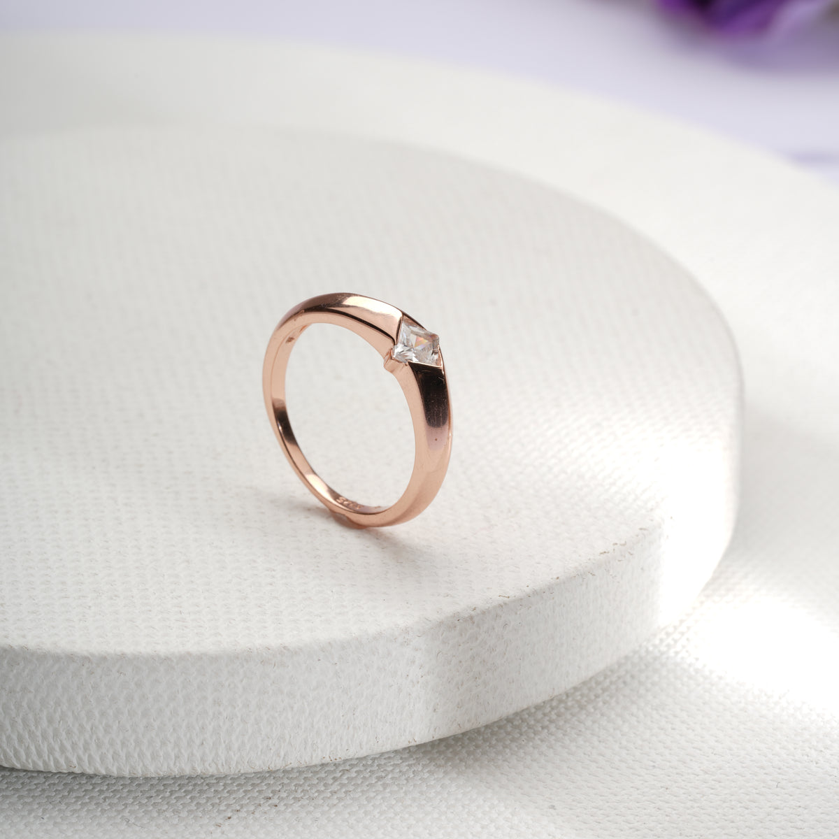Aura solitaire ring