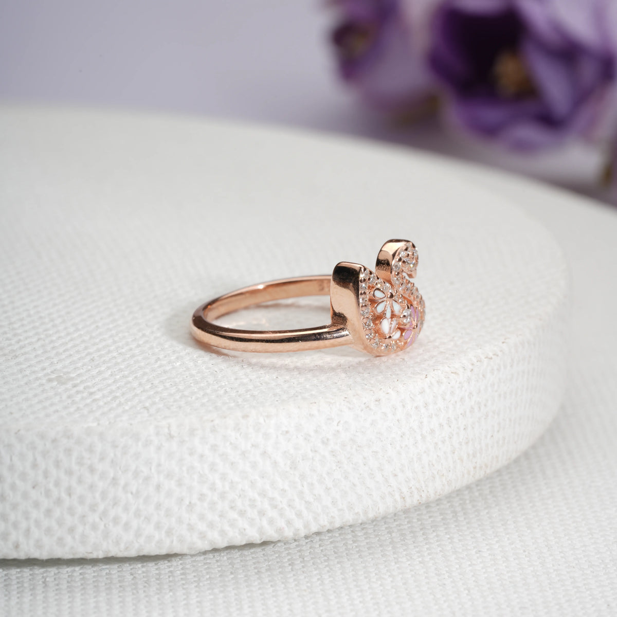 Graceful swan ring